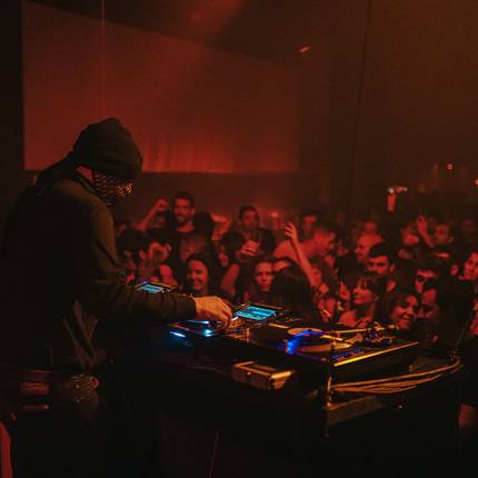 Jackies pres Gerd Janson at Tunnel en la Sala Bikini