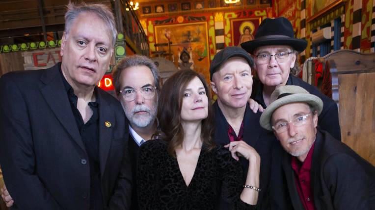 10,000 Maniacs featuring Mary Ramsey