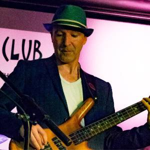 MALCOLM PLAYS THE BLUES (Malcolm Bruce Band)