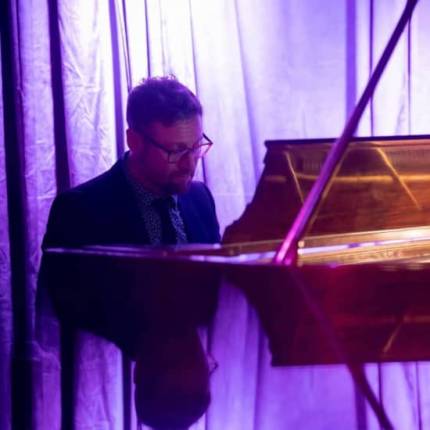 Giovanni Ghizzani sing along night ft guitarist Victor Paradís