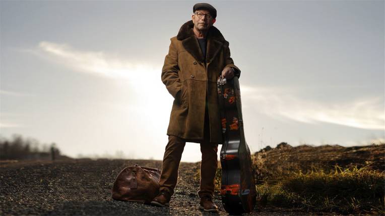 Jonas Fjeld Setter fra seg bagen