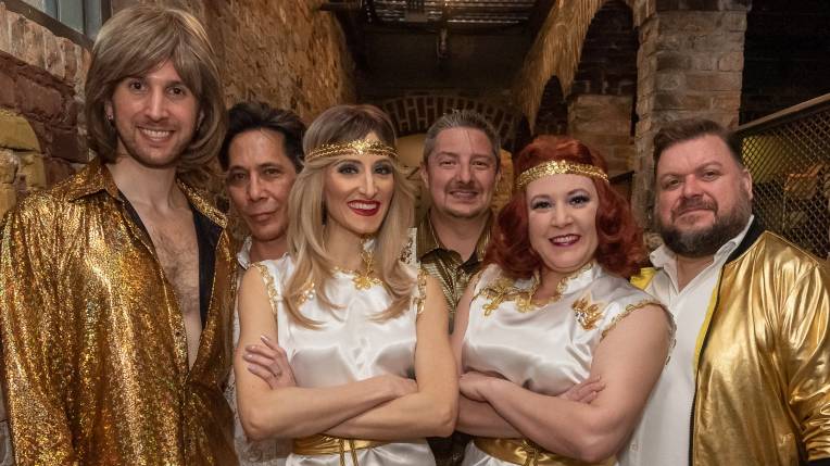 Dancing Queen - A Tribute to Abba
