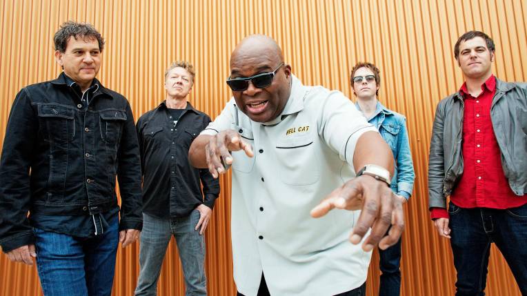 Barrence Whitfield and the Savages