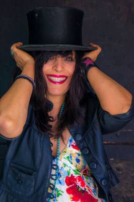 Debra Devi