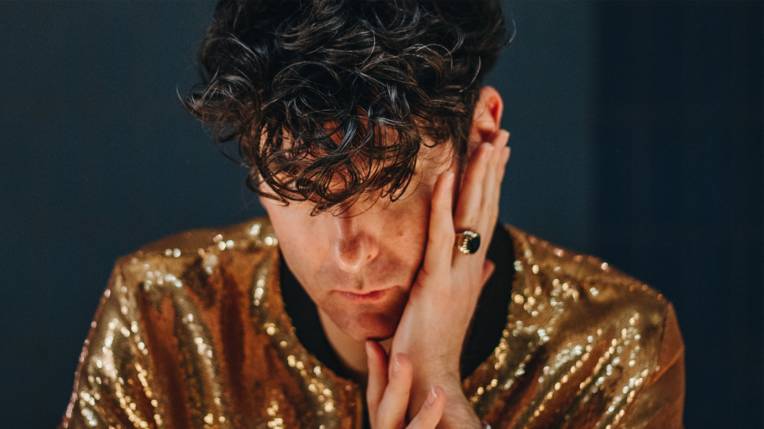 Low Cut Connie