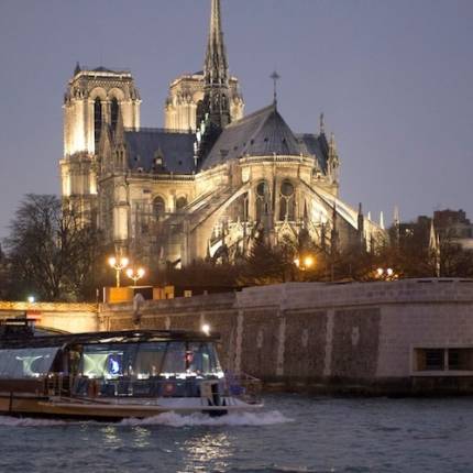 Dîner-croisière à Paris  repas gastronomique sur la Seine