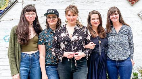 Della Mae