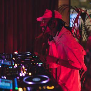 Girls Can't DJ