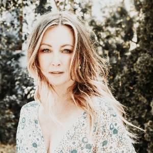 Tara MacLean