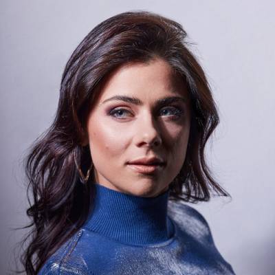 Laura van Dam