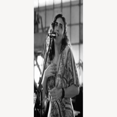Raphaella Souza canta Marina Lima e Marisa Monte