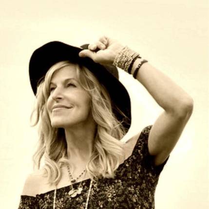 Lizanne Knott