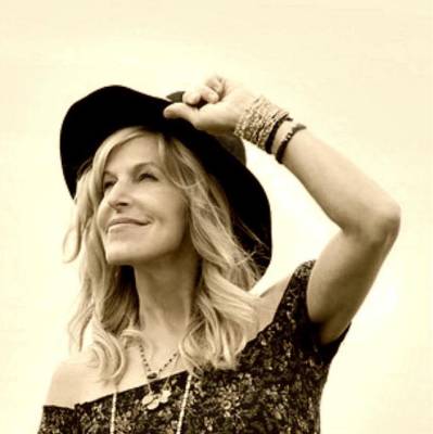 Lizanne Knott