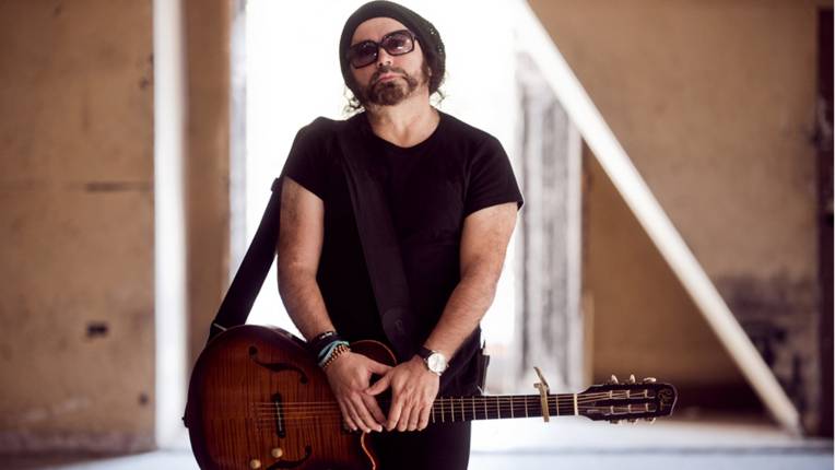 CARLOS VARELA Y SU BANDA
