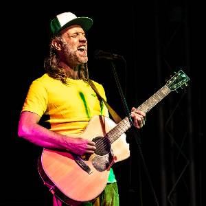 Gary Stringer (Reef) Live at Strings Bar