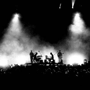 Ela Minus Live
