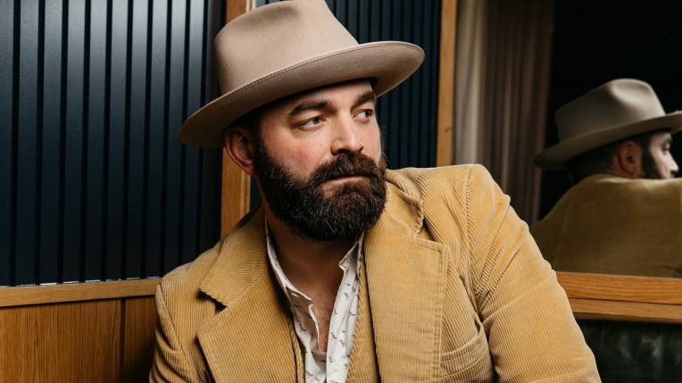 Drew Holcomb and the Neighbors Tickets (21+ Event)
