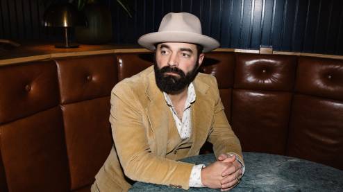 Drew Holcomb & The Neighbors