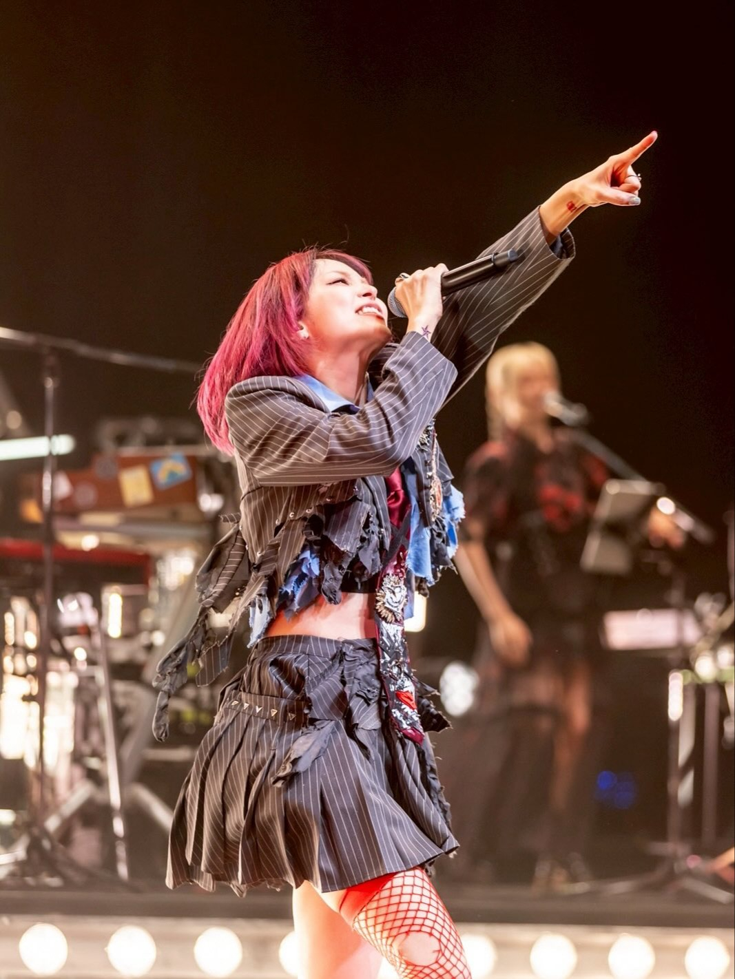 邦楽 Kizetsu no Uta/Live in Paris Listen to Nijigasaki In Paris by Kurosai in KSO playlist online