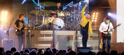 Forever Queen performed by Queen Alive