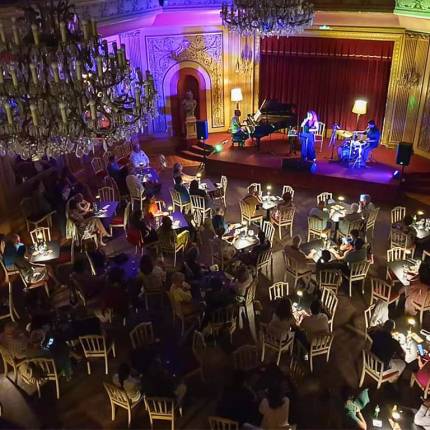 Café Concerto ABBA Experience no Ateneu
