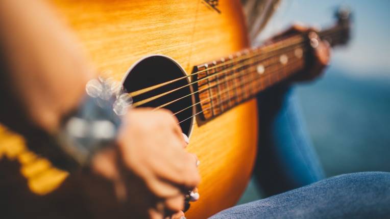 Girls & Guitars