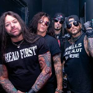 Kickin Valentina plus guests