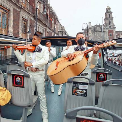 Mariachi Night Tour recorre la ciudad en el Capital Bus