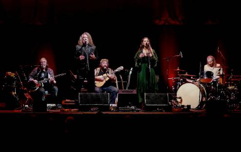 Robert Plant presents Saving Grace featuring Suzi Dian