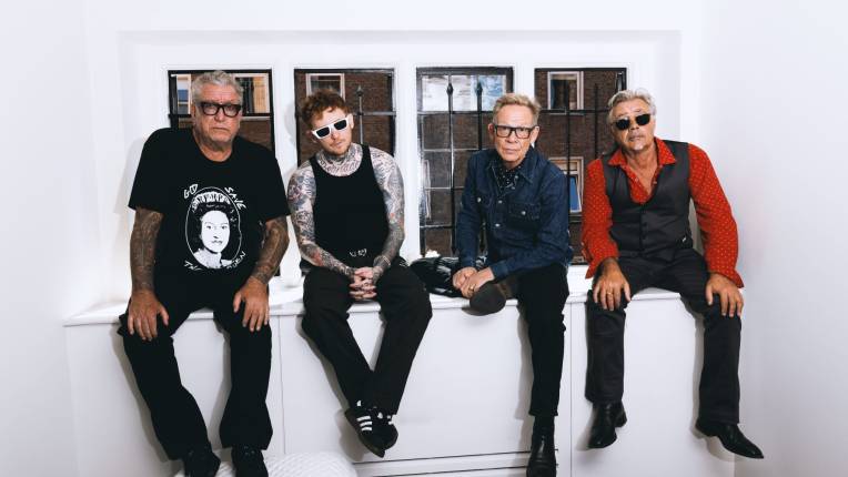 Sex Pistols (Paul Cook, Steve Jones, Glen Matlock) featuring Frank Carter