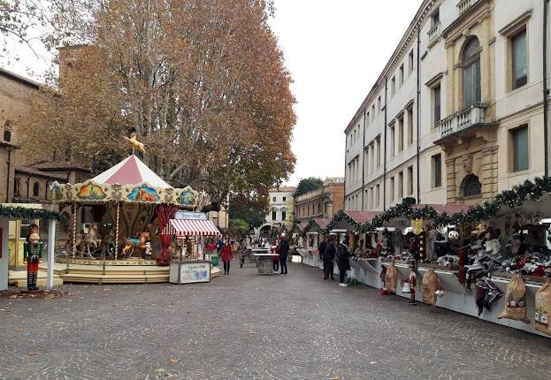 Piazza Eremitani