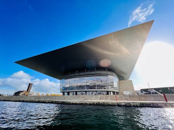 Operaen, Holmen