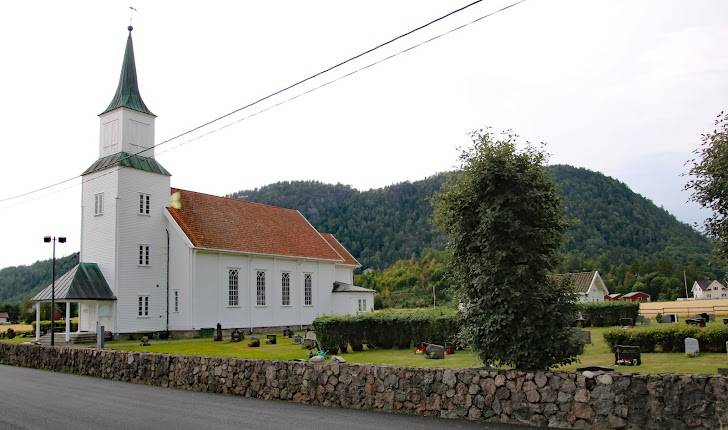 KVELDE KIRKE
