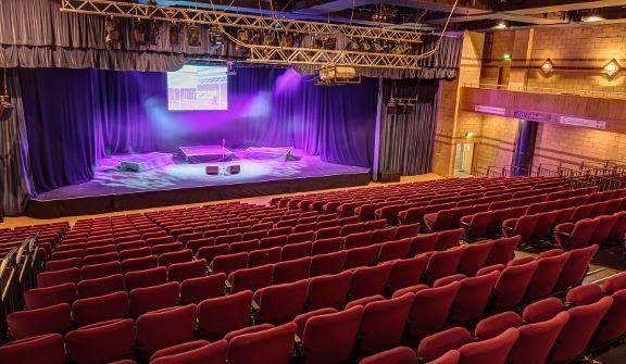 Rothes Halls