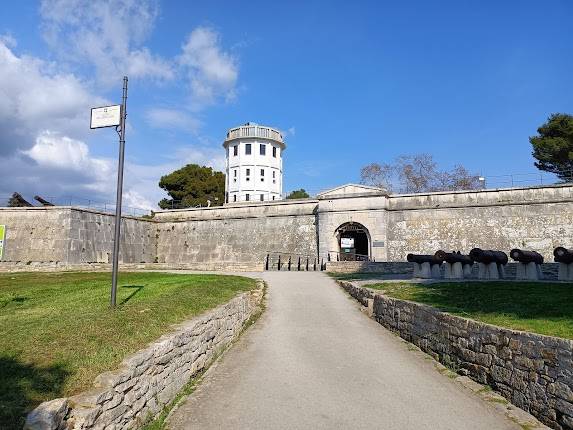 Tvrdava Kastel