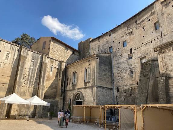 COUR DE L'ARCHEVECHE