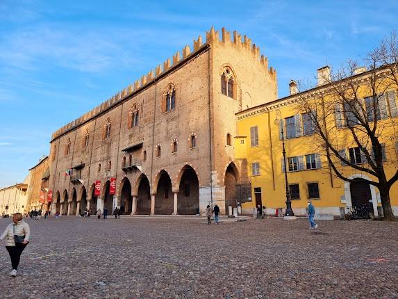 Piazza Sordello