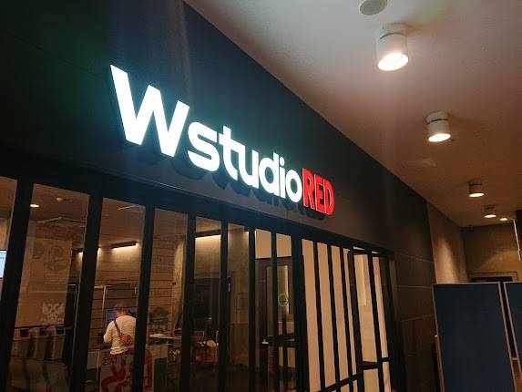 W studio RED